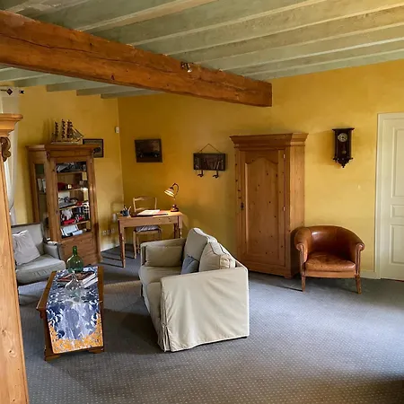 En Château Privé * Varaize