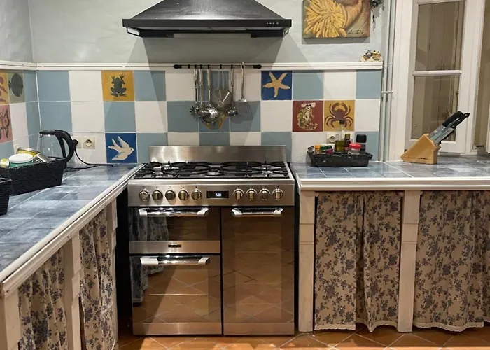 Villa En Château Privé Varaize